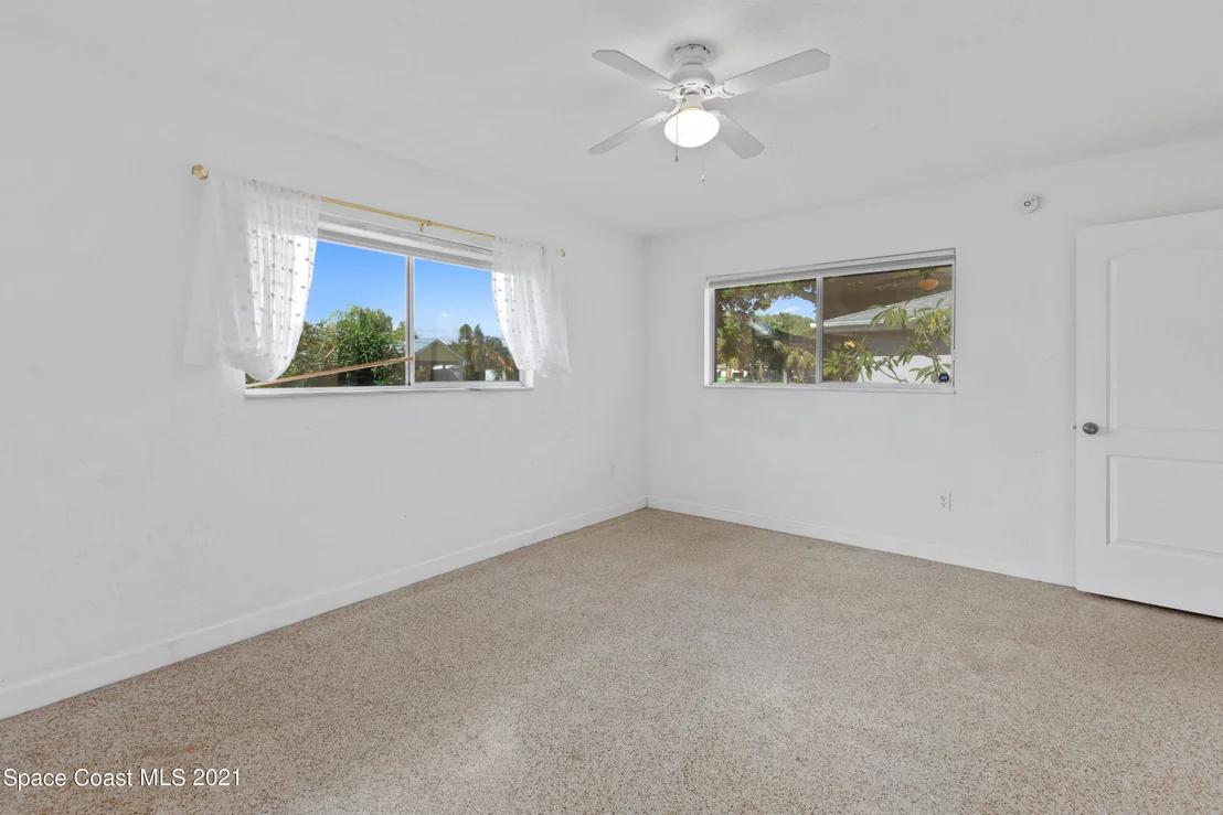 Photo of 867 Daytona Drive NE