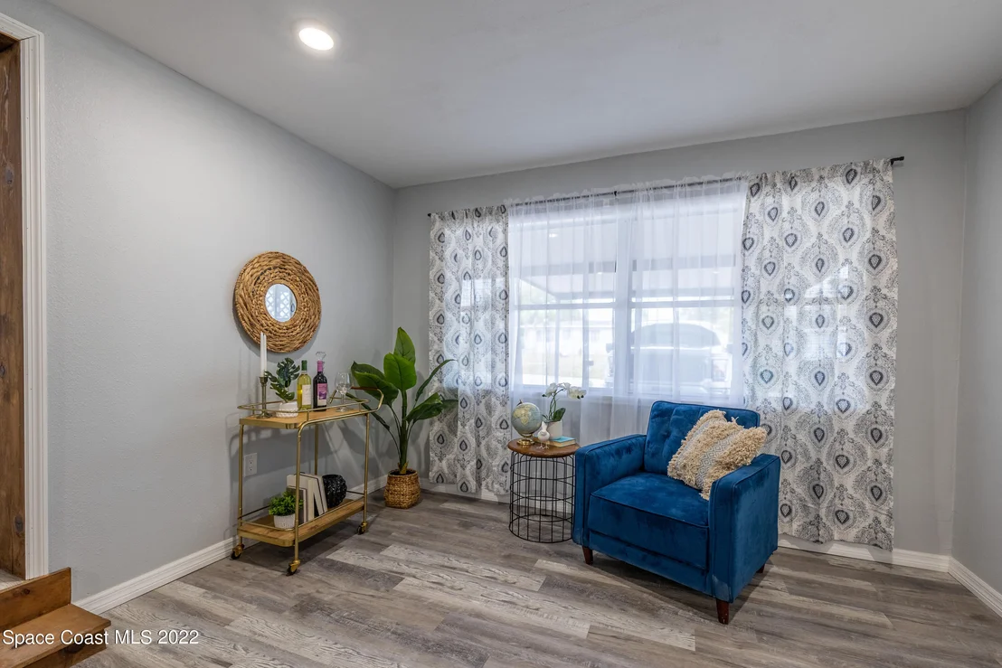 Photo of 1047 Myrtle Lane