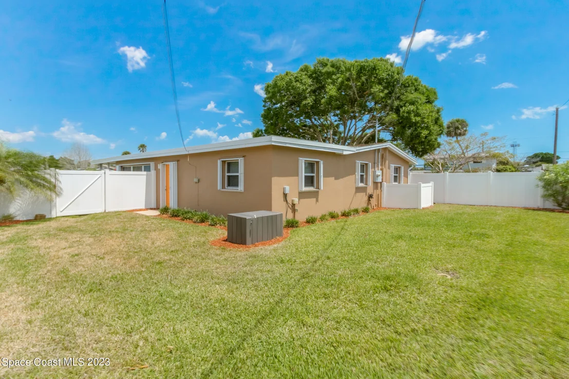 Photo of 842 Ixora Drive