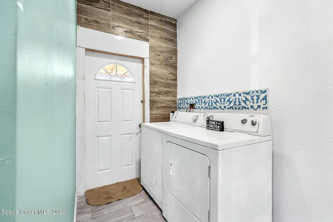 Photo of 2875 Stearns Avenue NE