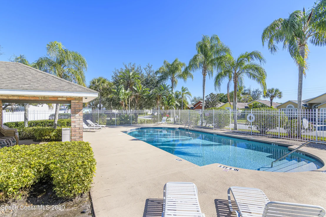 Photo of 1249 White Oak Circle