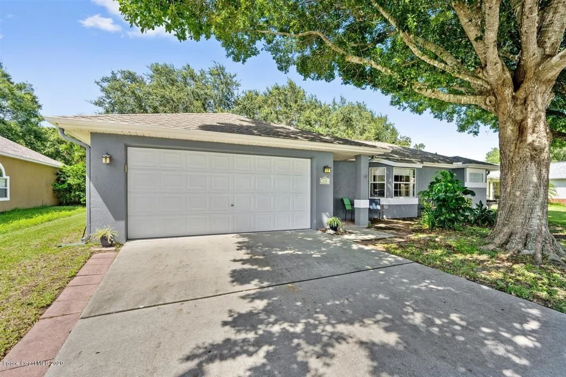 Photo of 200 Oak Lake Road