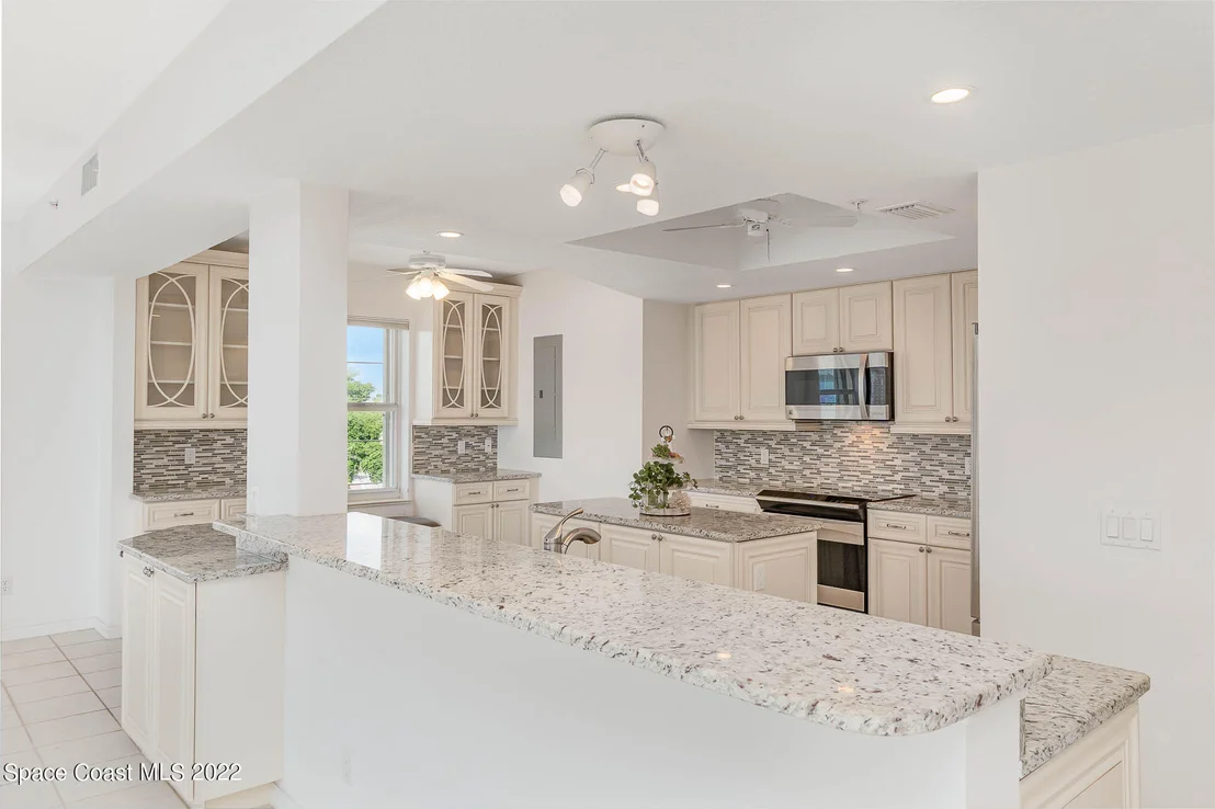 Photo of Unit 406 at 104 Riverside Drive