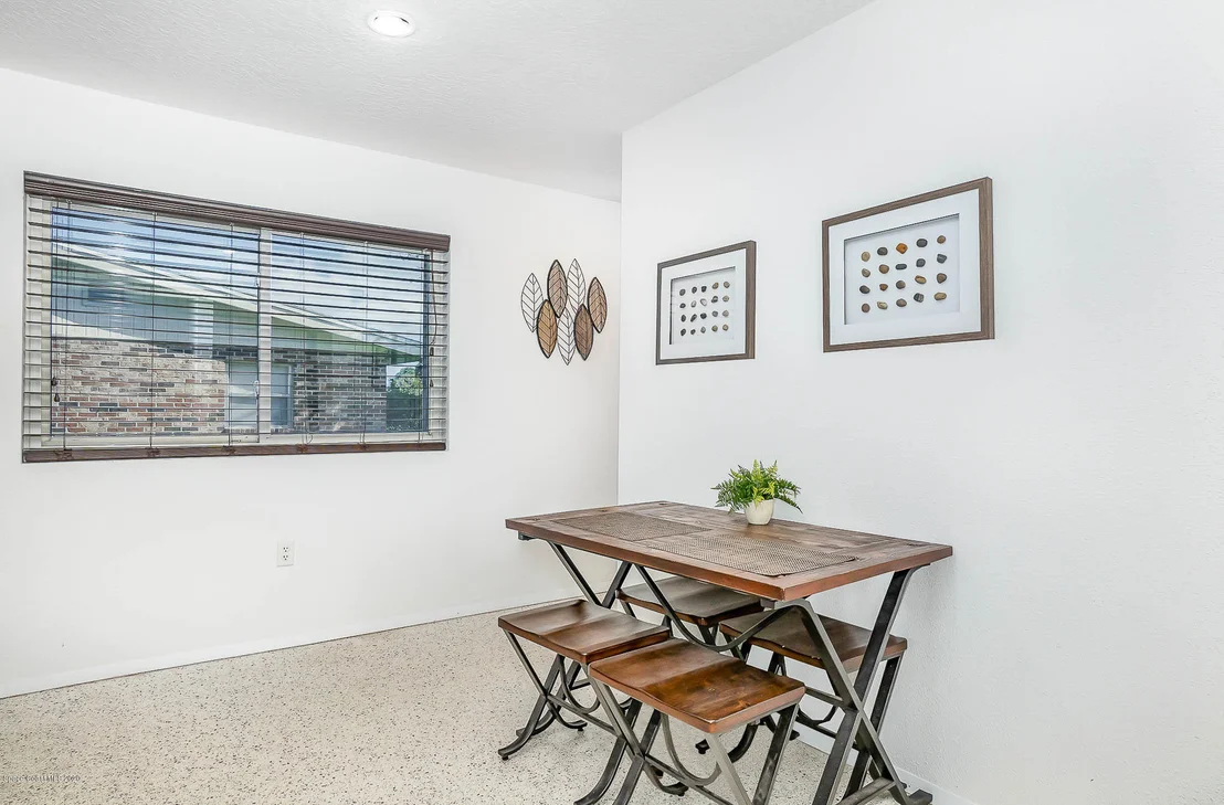 Photo of 960 Forest Road