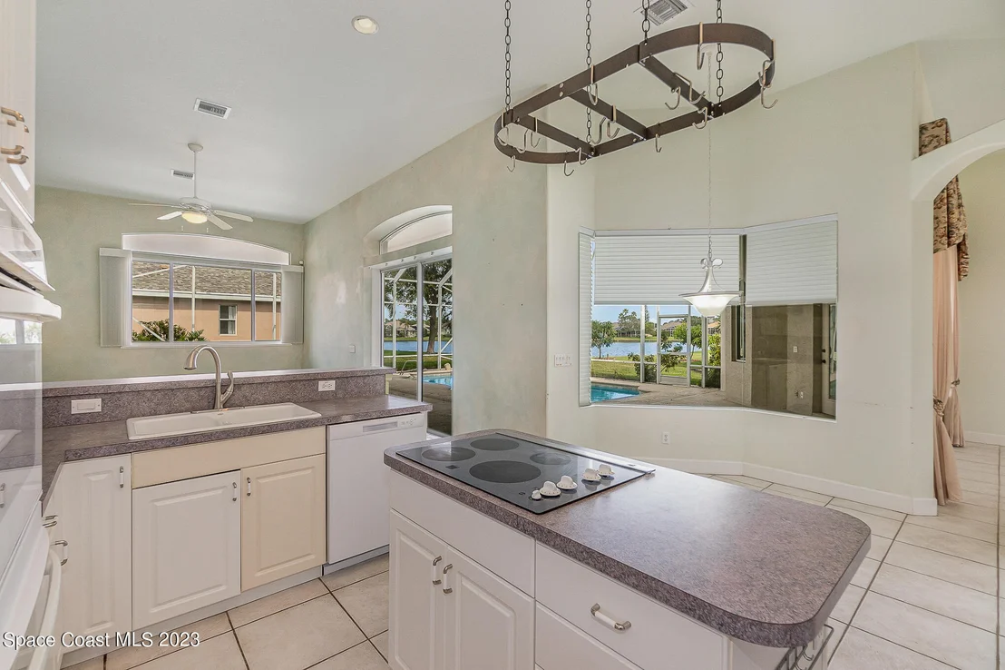 Photo of 990 Starling Way