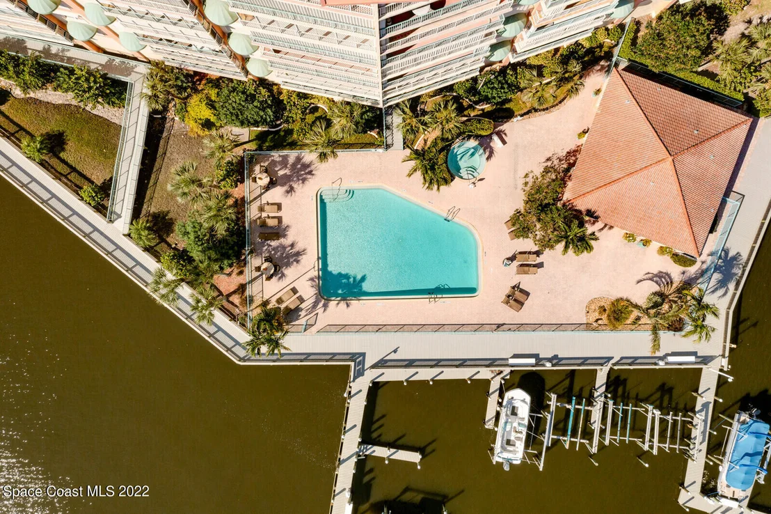 Photo of Unit 606 at 100 Riverside Drive
