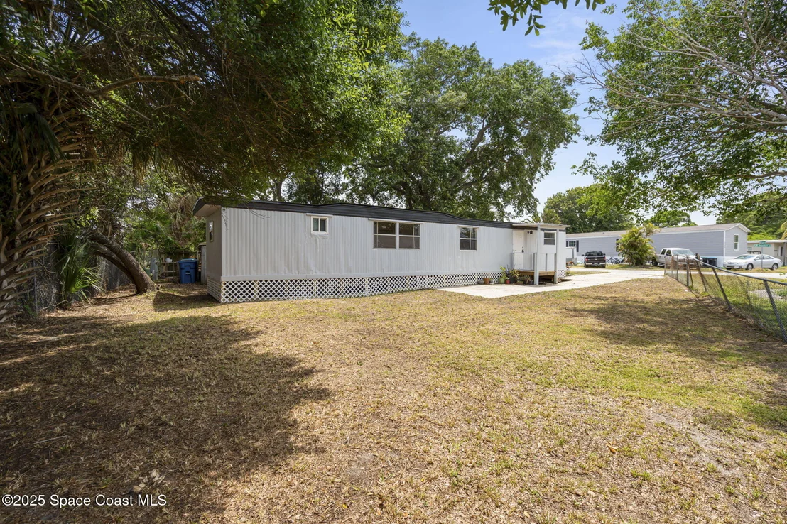 Photo of 2593 Amberly Road NE