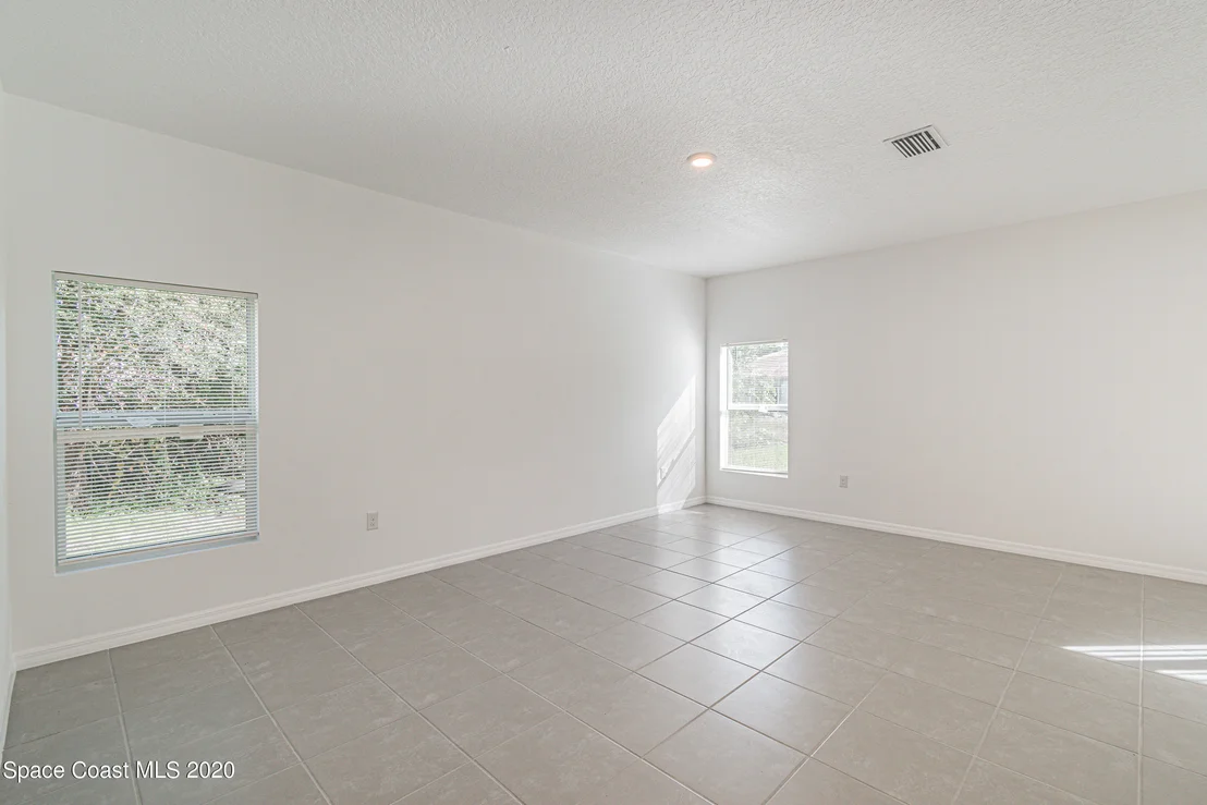 Photo of 850 Lyons Cir Circle NW