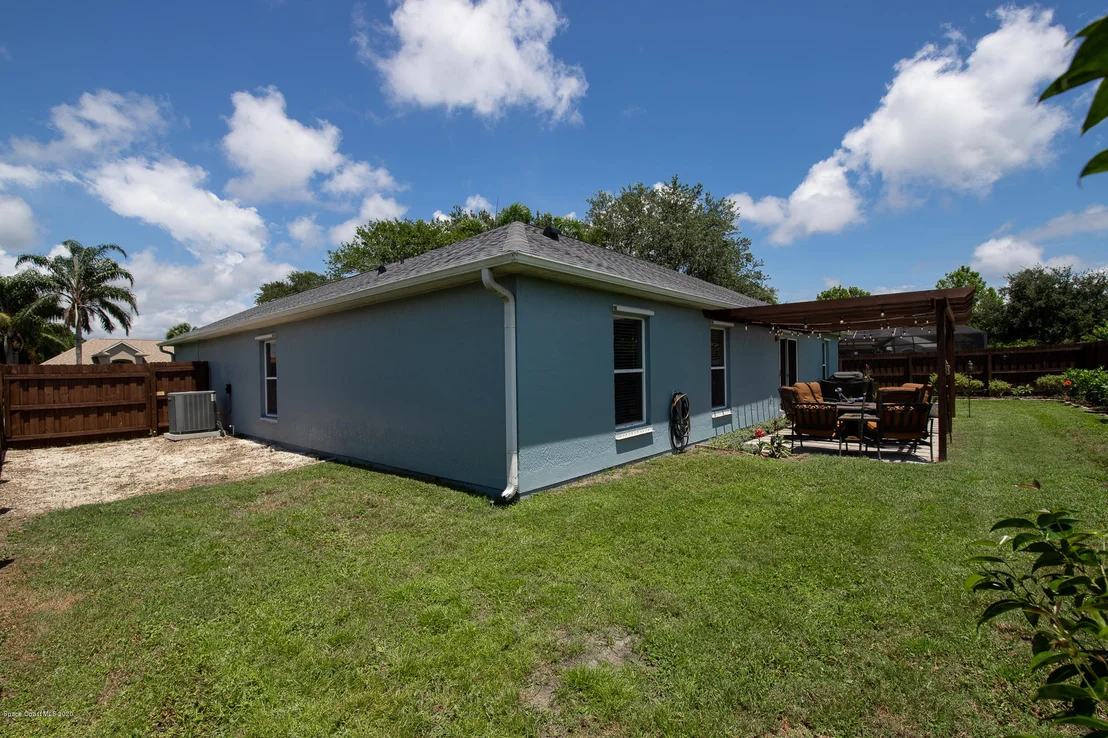 Photo of 817 Honeysuckle Drive