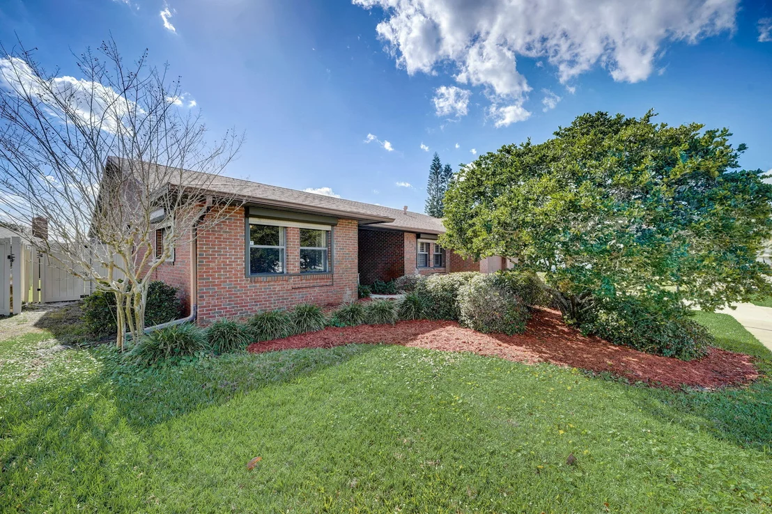 Photo of 2039 Bottlebrush Drive