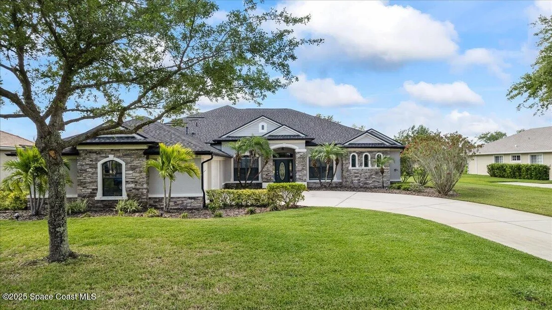 Photo of 2100 Windbrook Drive SE