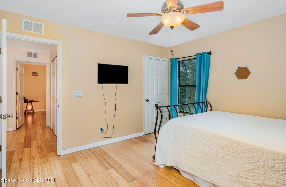 Photo of 215 Dryden Circle