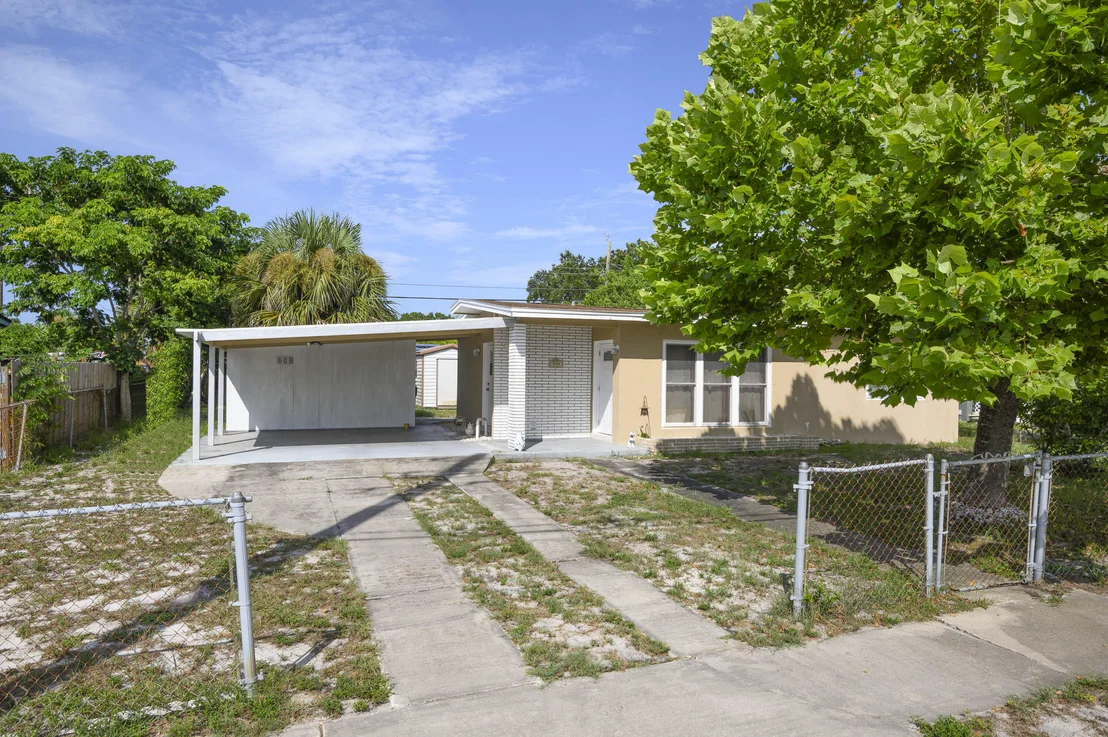 Photo of 939 Bianca Drive NE