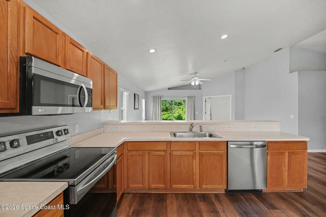 Photo of 2476 Hidden Pine Lane NE