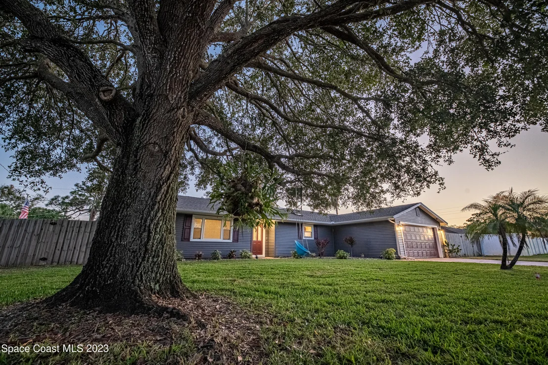 Photo of 2624 School Drive NE