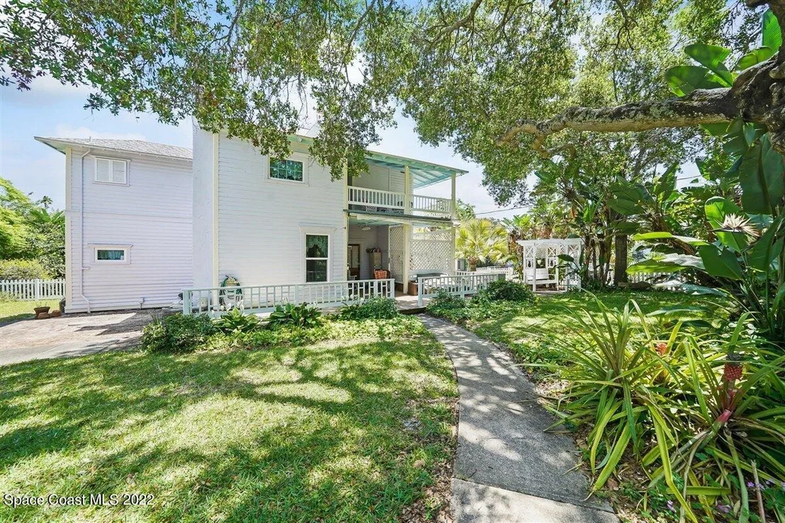Photo of 1736 Pineapple Avenue