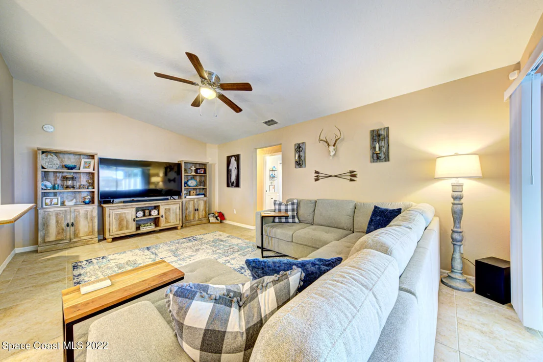 Photo of 985 Pelican Lane