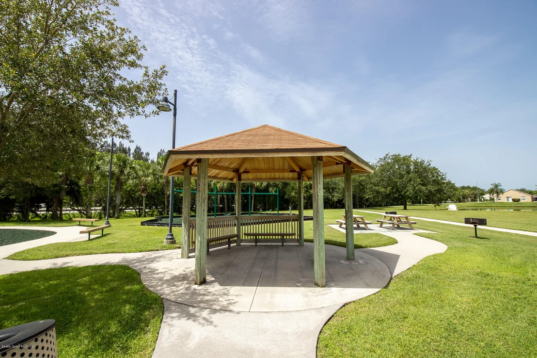 Photo of 335 Dryden Circle