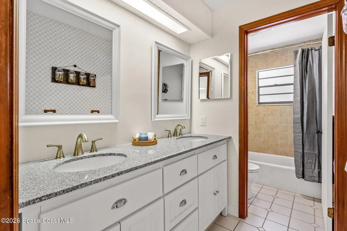 Photo of 496 N River Oaks Drive
