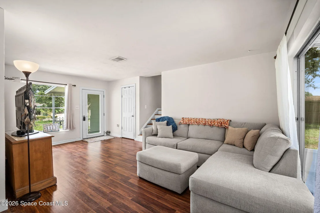 Photo of 1425 Crest Drive