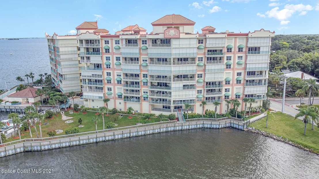 Photo of Unit 705 at 100 Riverside Drive
