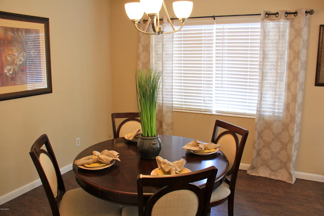 Photo of 1079 Madrid Road