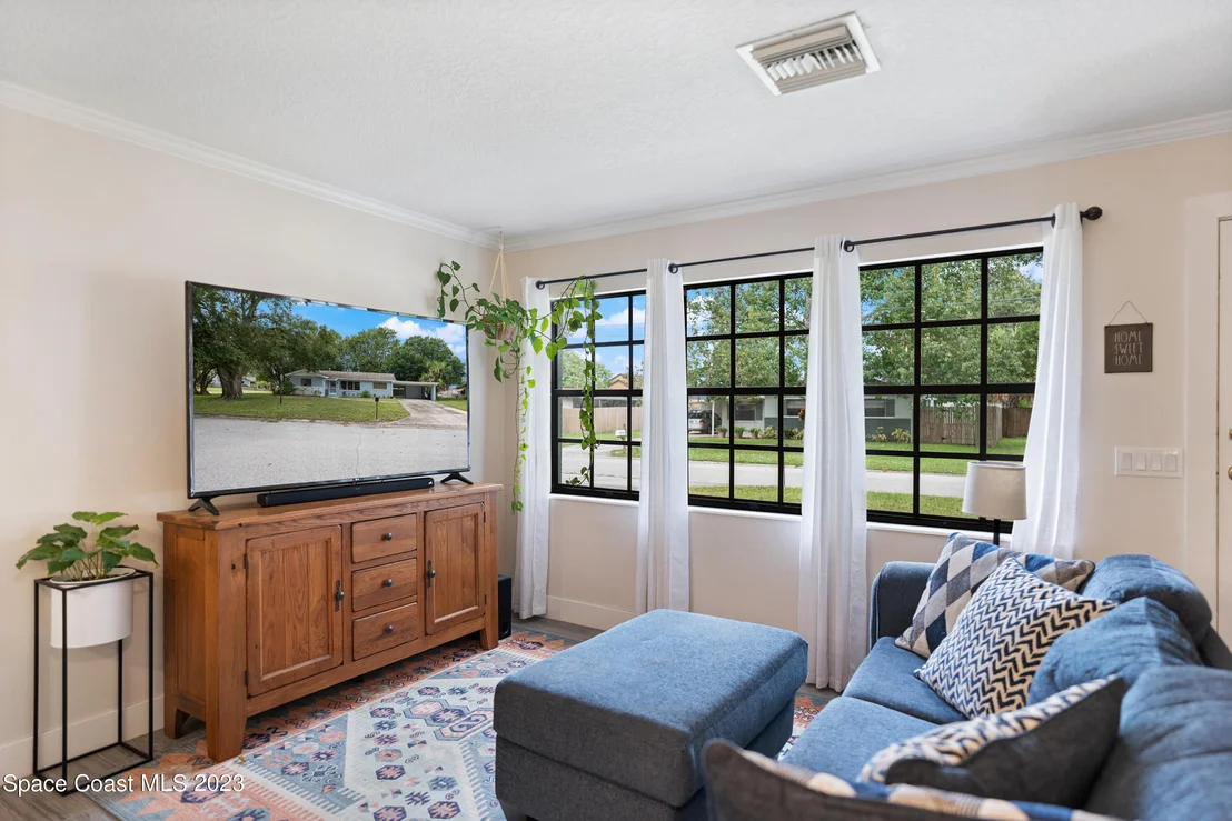 Photo of 1325 Estridge Drive