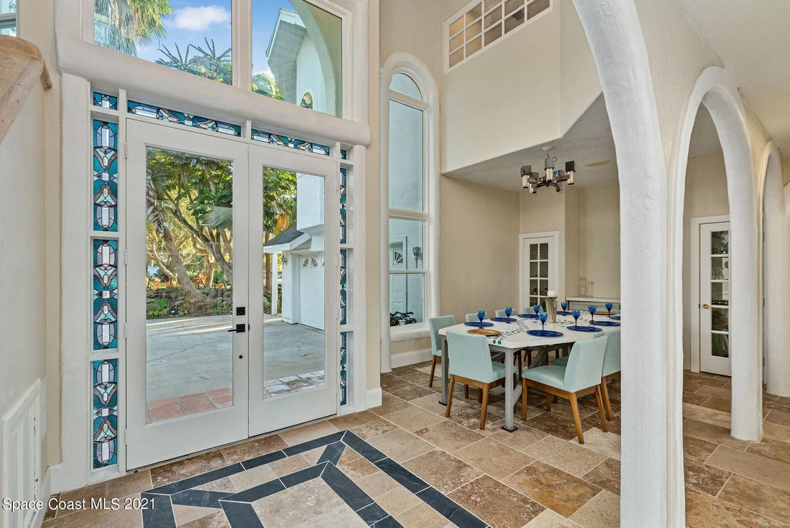 Photo of 472 Peregrine Drive