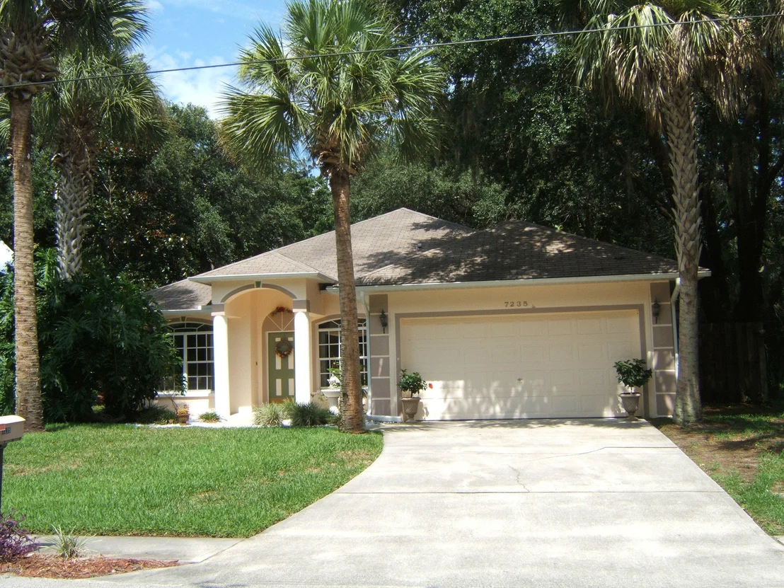Photo of 7235 Carillon Avenue