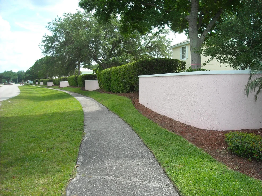 Photo of 993 NE Wateroak Drive