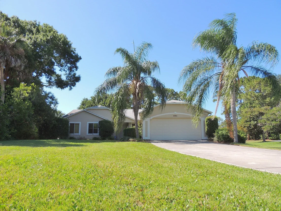 Photo of 1801 Laurel Oak Drive N