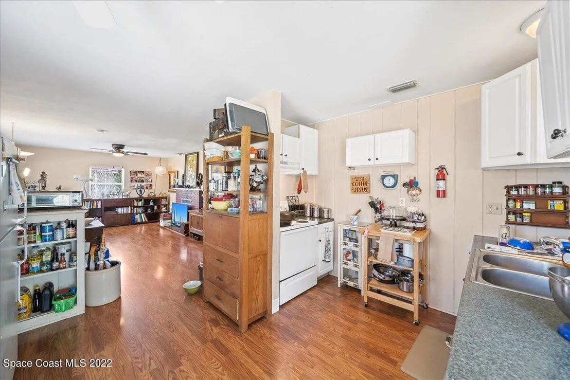 Photo of 1047 Riverdale Drive