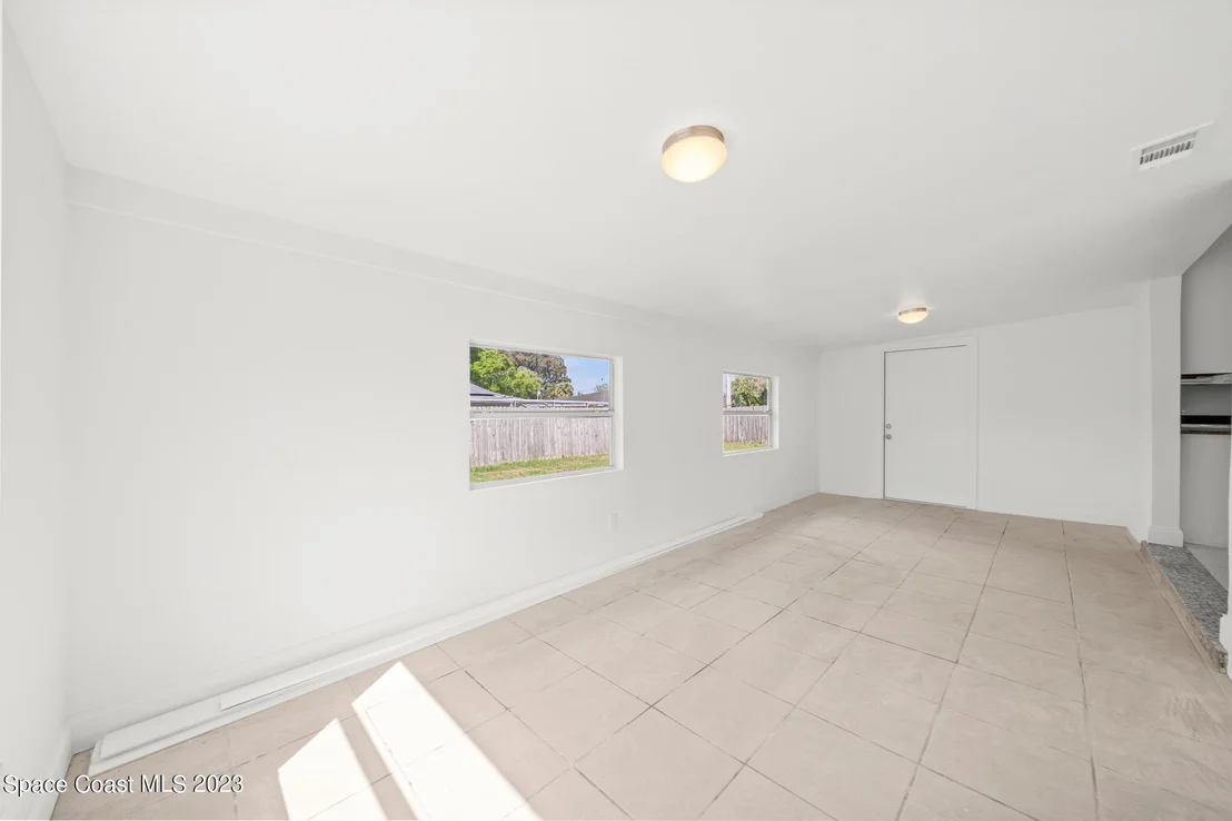 Photo of 716 Cadez Street NE