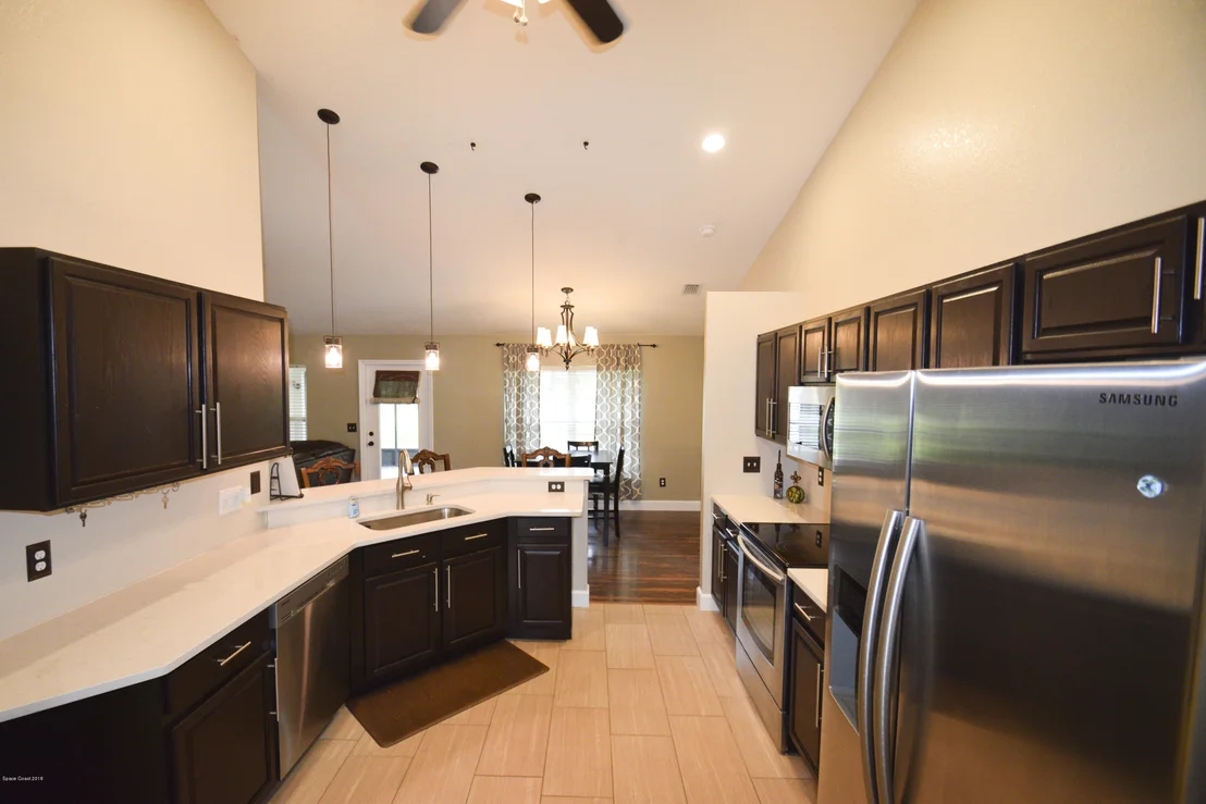 Photo of 941 Hollister Drive
