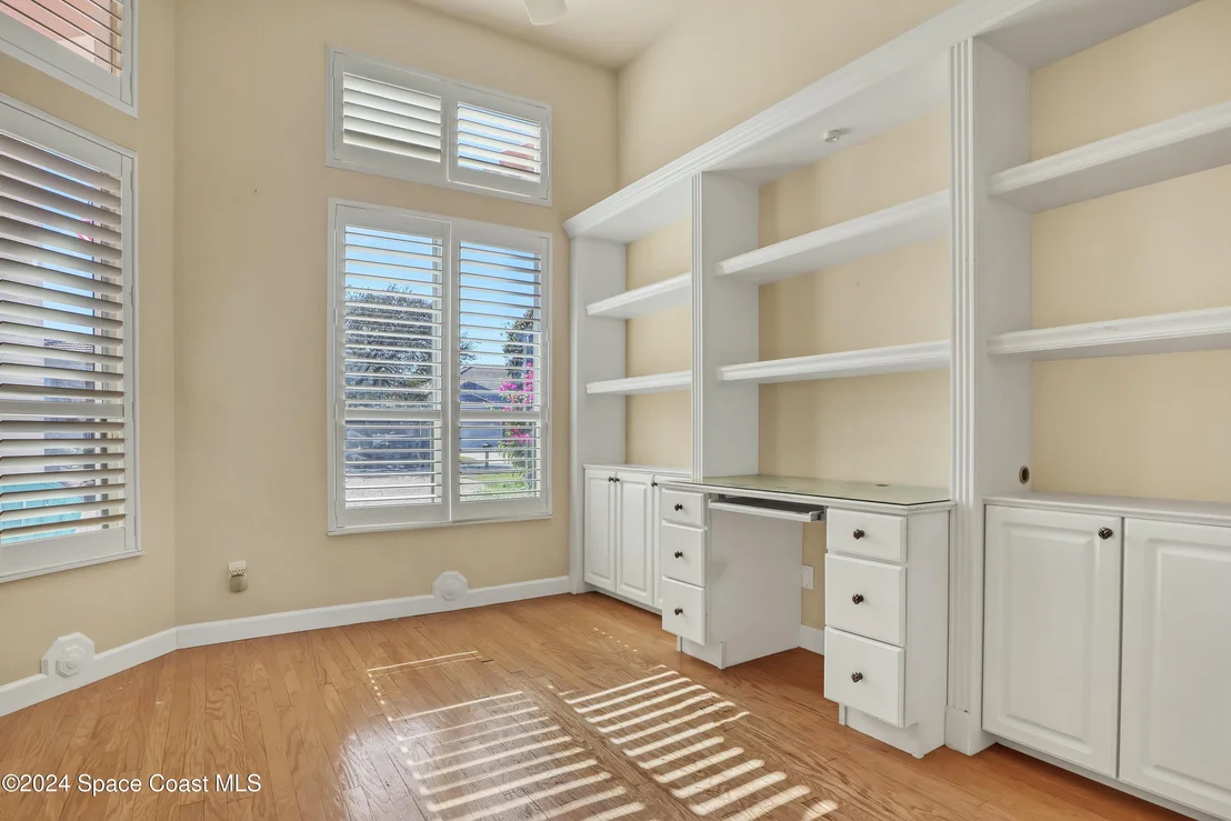 Photo of 402 Flanders Drive