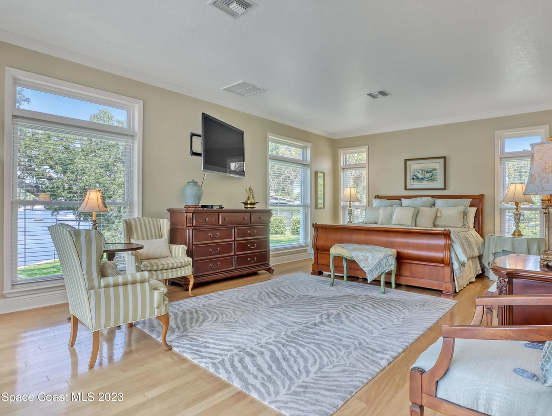 Photo of 972 W Whitmire Drive