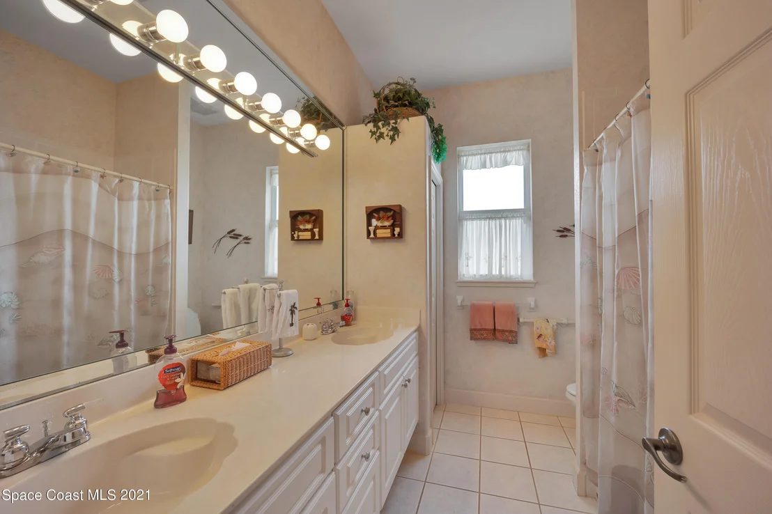 Photo of 951 Stratford Place