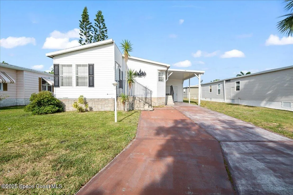 Photo of 641 Hyacinth Circle