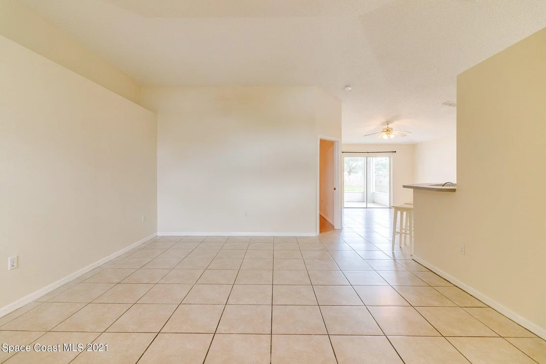 Photo of 1125 White Oak Circle