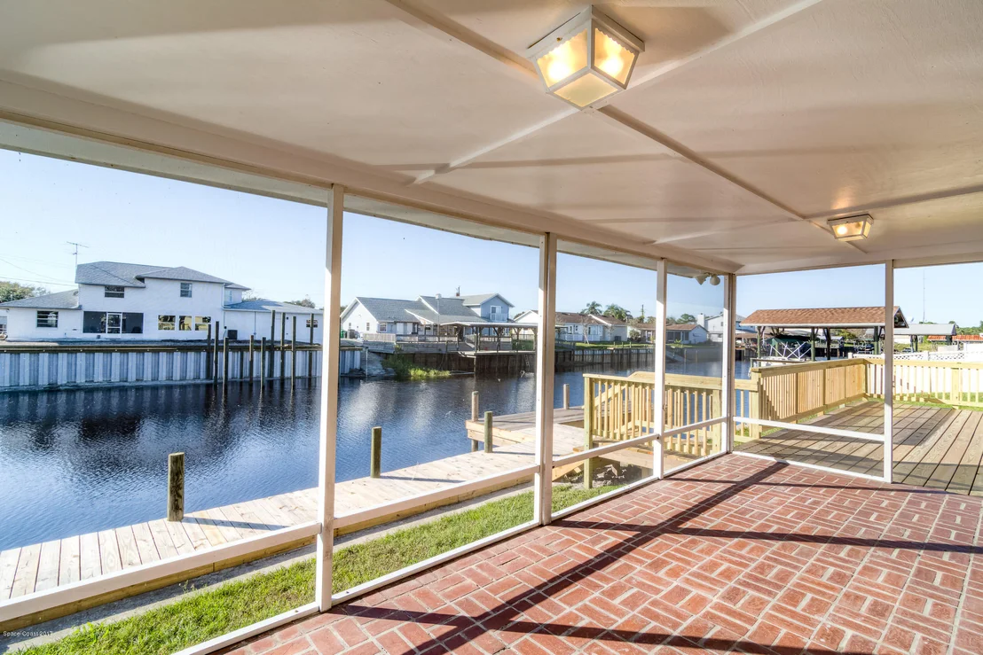 Photo of 830 Heron Road