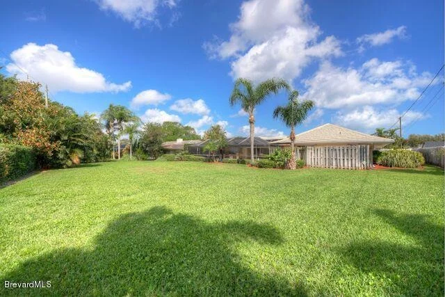 Photo of 703 Hibiscus
