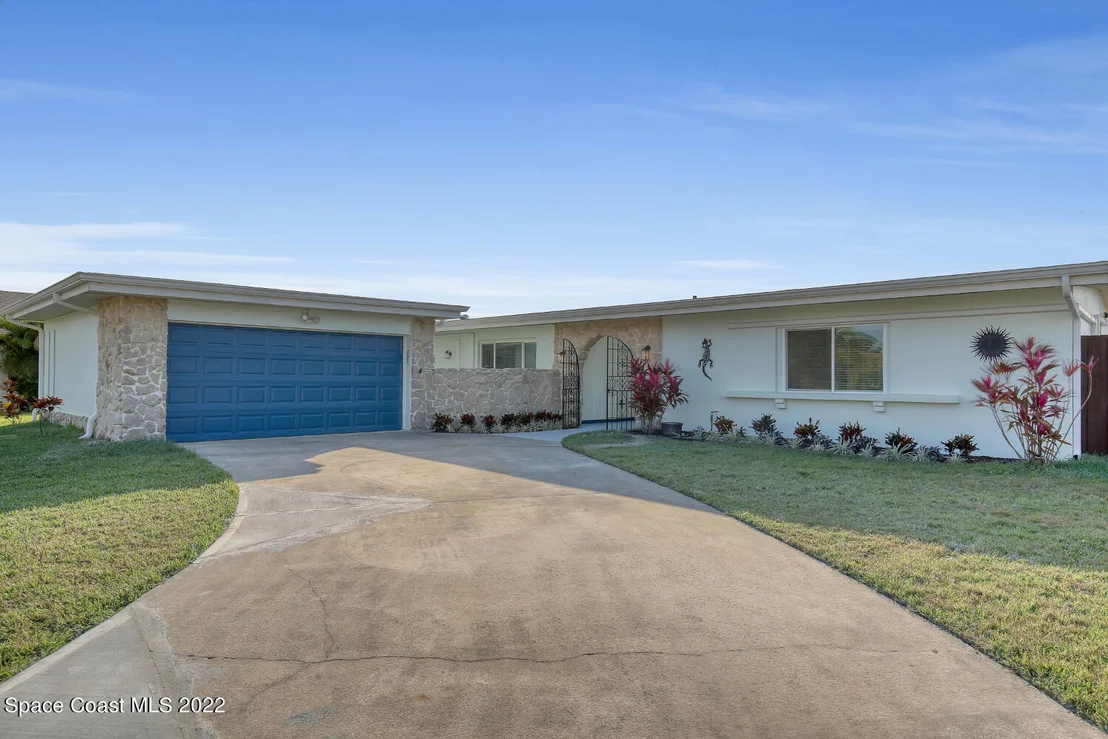 Photo of 760 Pebble Beach Avenue NE