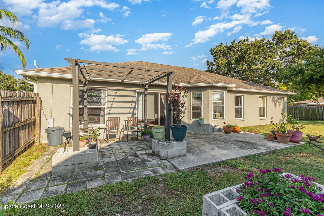 Photo of 672 Sandpiper Circle