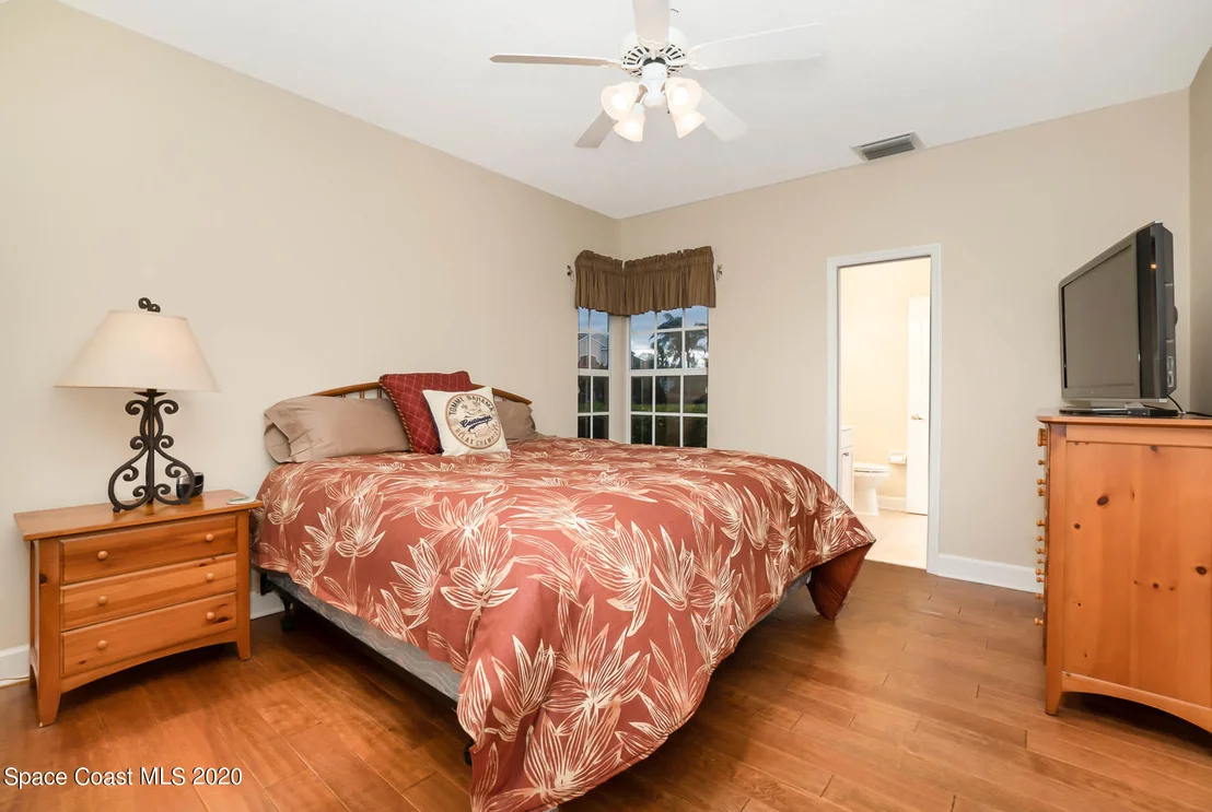 Photo of 889 Oak Park Drive
