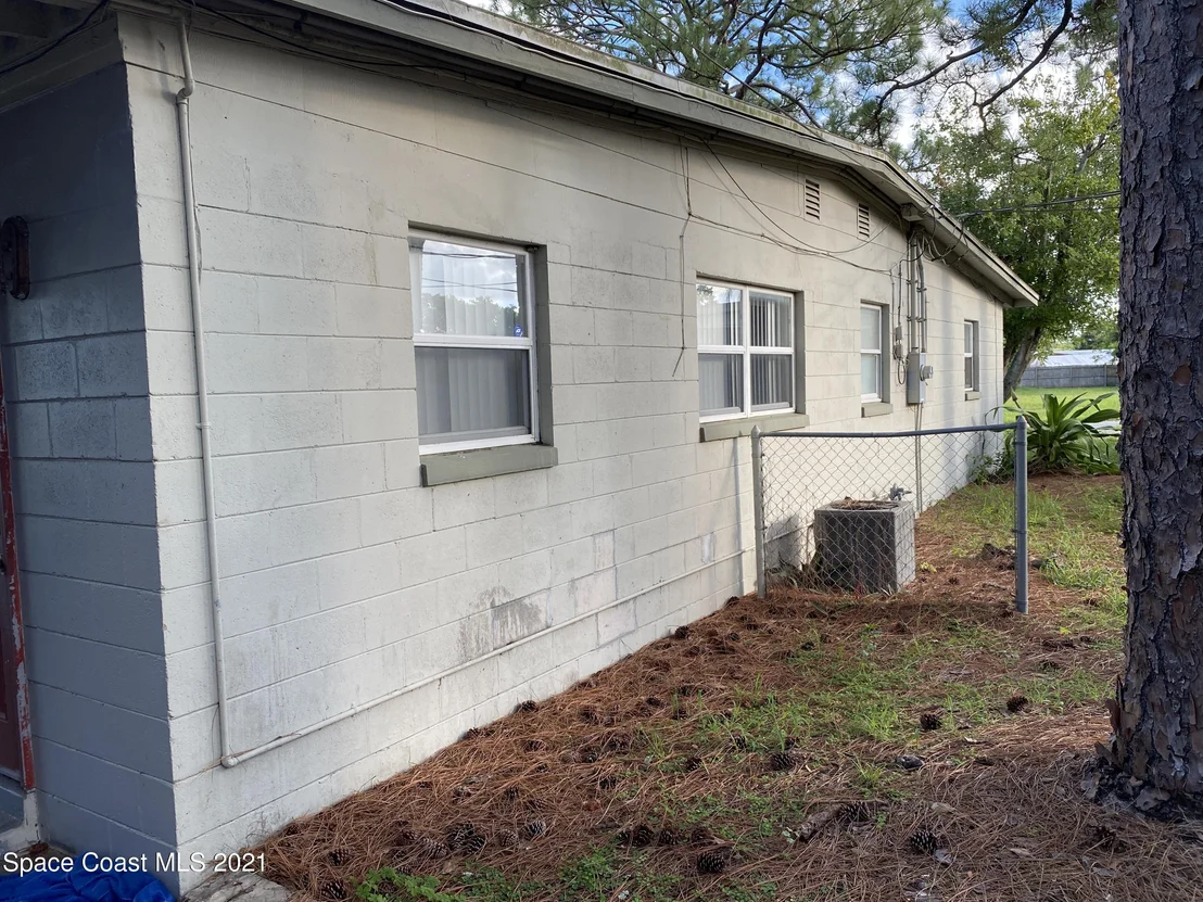 Photo of 1102 Willow Lane