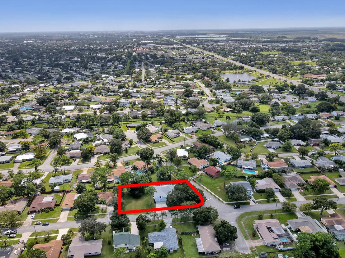 Photo of 975 Pineland Drive