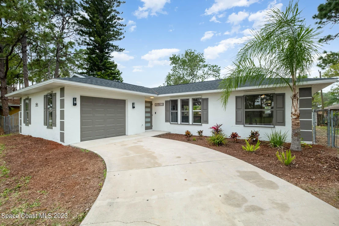 Photo of 1091 Pace Drive NW