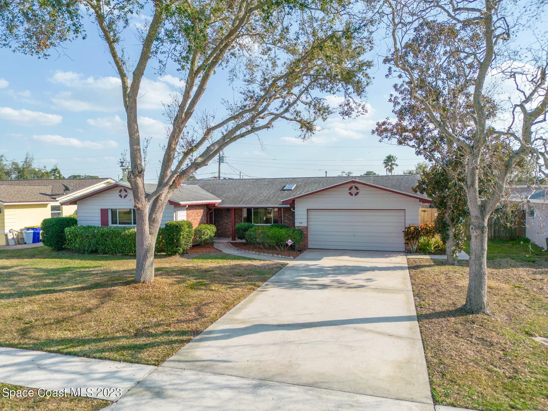 Photo of 909 Kings Post Road