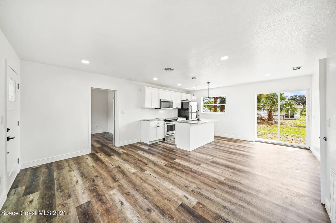 Photo of 1161 Wild Rose Drive NE
