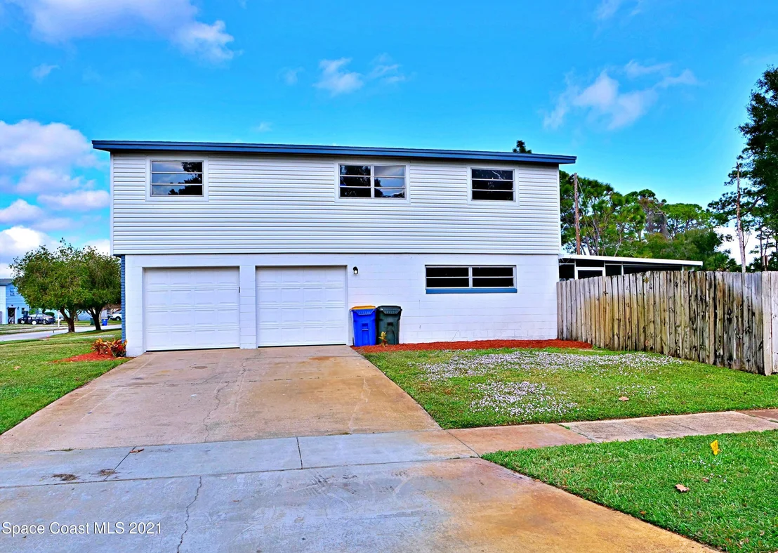 Photo of 1728 Golfview Drive